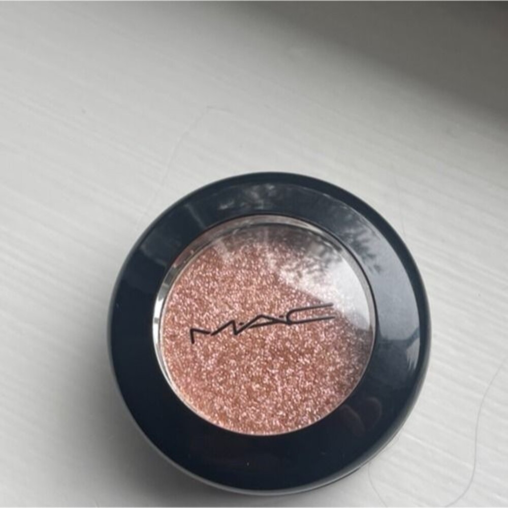 MAC Dazzleshadow Extreme Shimmer Powder - P is for Pink - Limited Edition - New